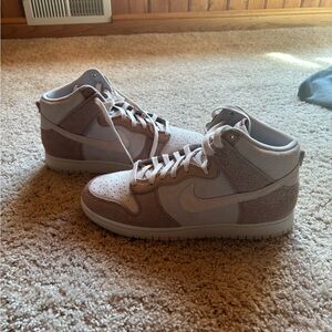 NWOT men’s Nike dunk high fossil rose